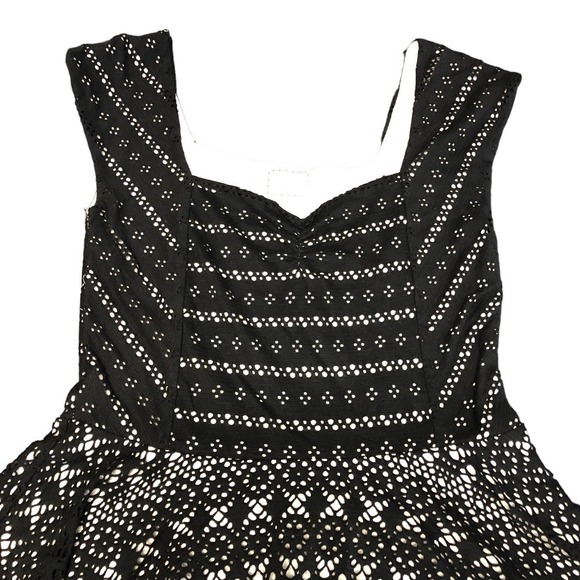 ANTHROPOLOGIE Postage Stamp Sz Med Black Peplum Top Eyelet Sweetheart Neck - Picture 2 of 8